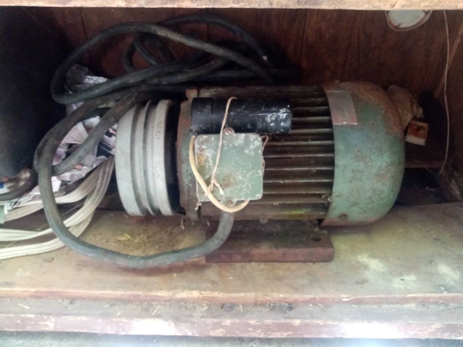 Елетромотор Български 4 киловата.