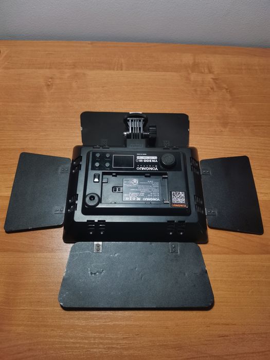 Накамерный видеосвет YN-300