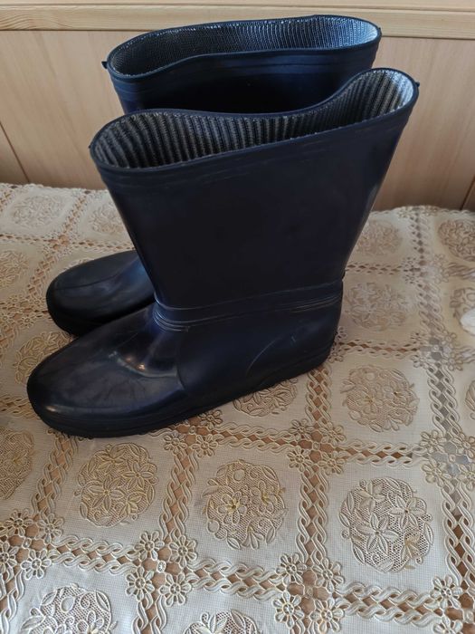 Продаю резиновые  сапоги
