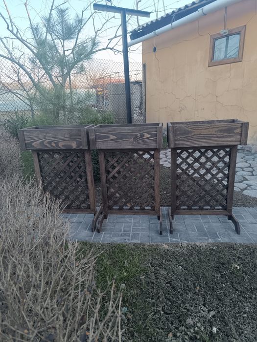 Тумбы под цветы с горшком