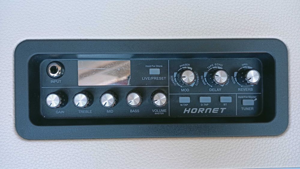 Amplificator chitara electrica Mooer Hornet 15W Combo, functie tuner, bluetooth, alb, ca nou, in cutie, cu manual