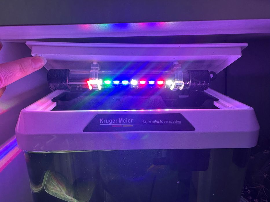 Vând acvariu german Kruger Meier de 7 litri.