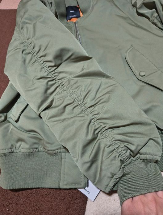 Jachetă bomber nouă Mango