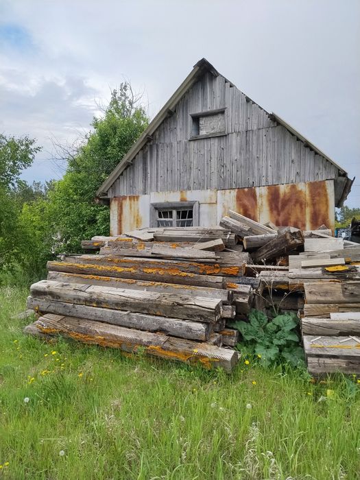 Продам шпалы и доски от разбора дома. .