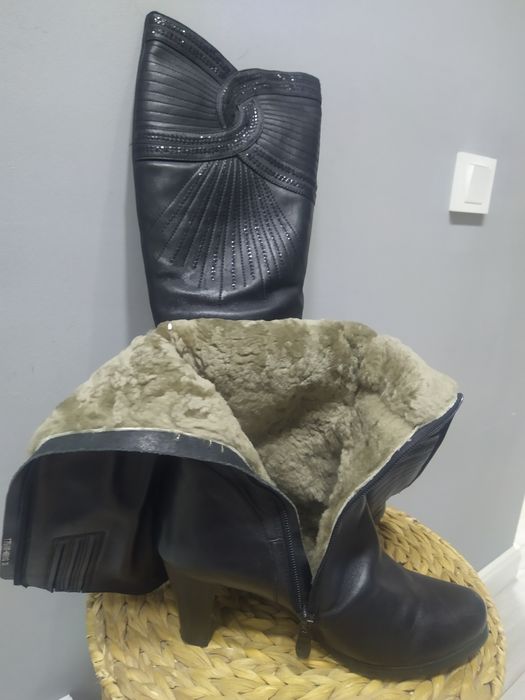 Продам зимние новые сапоги.