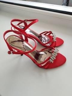 Продам обувь женскую