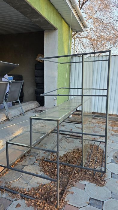 Полки витрины магазинные