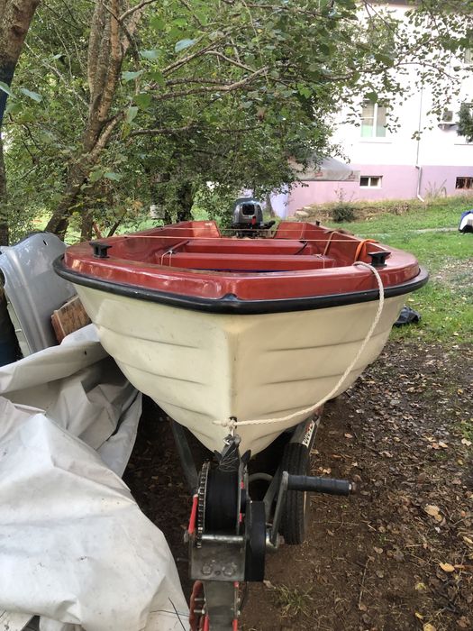 Продавам лодка ял 4