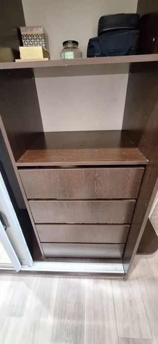 Шкаф зеркальный.