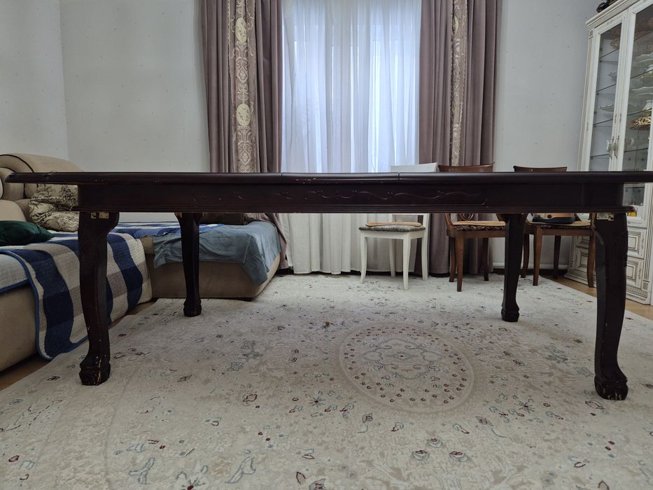 Стол для гостинной