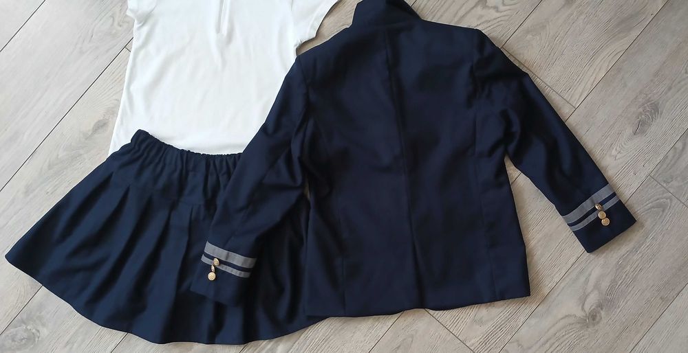 Uniforma scoala fete,sacou,fusta si tricou Next,stare excelenta,mar.140