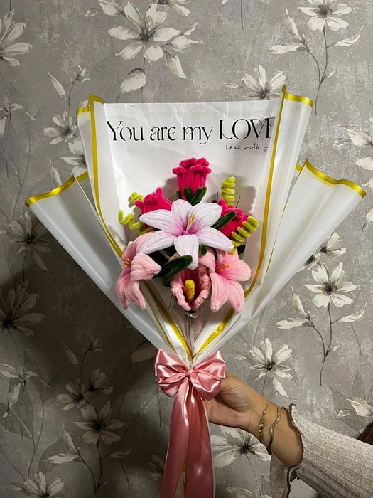 Buchet de flori luminos din sârmă plusata
