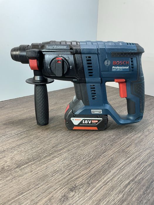 Vând rotopercutor Bosch GBH