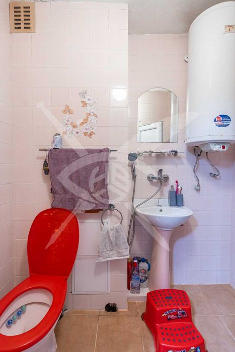 Продава се Тристаен апартамент в Варна, Цветен квартал - 65 кв.м за 1019 €/кв.м - Снимка #5