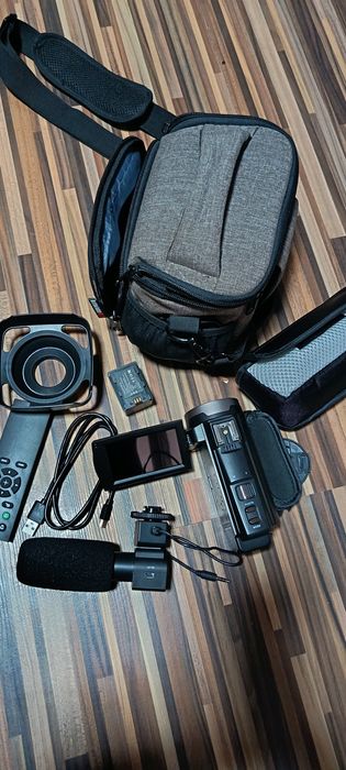 Camera video cu accesorii