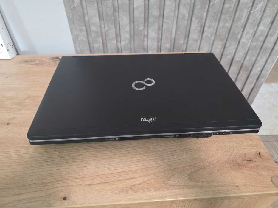 Лаптоп Fujitsu LifeBook E782 i7-3540M