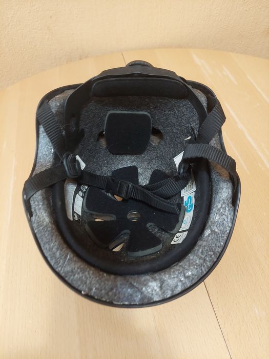 Тинейджерска каска