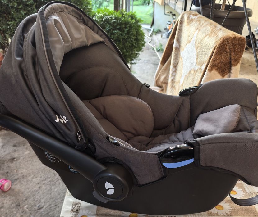 Бебешка количка Mutsy (2 в 1) + кошче за кола JOIE