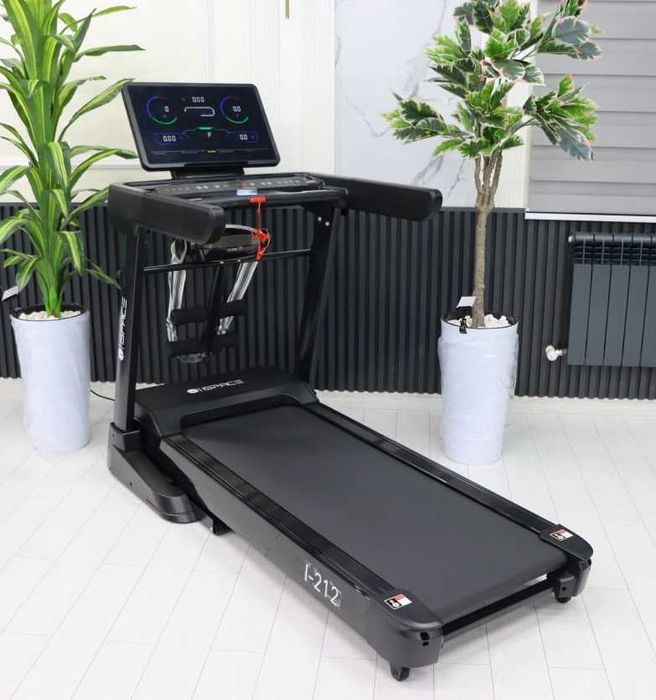 Беговая дорожка с настройкой интенсивности тренировки.