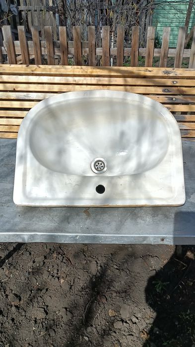 Раковина фарфоровая