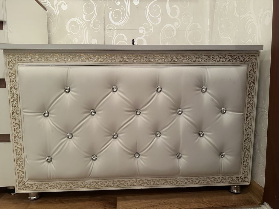 Сундук белый с обвивкой