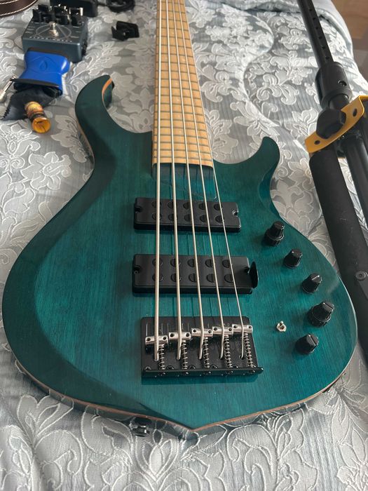 Bass Setup Complet - Marcus Miller M2 5 TBL 2nd Gen + Husa + Accesorii