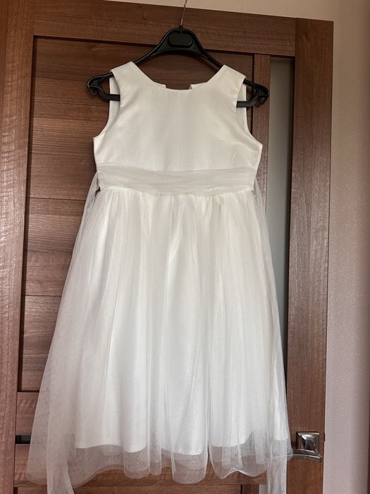 Нарядное платье для девочки 134-140