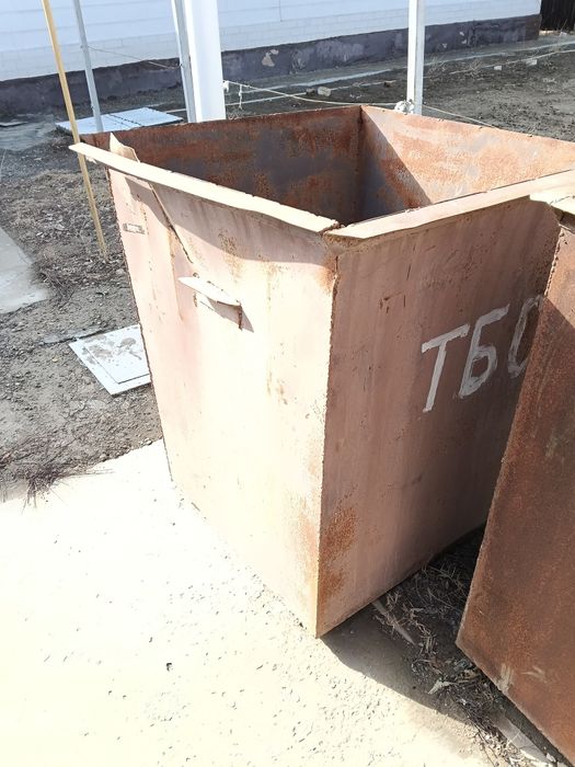 Мусорный контейнер