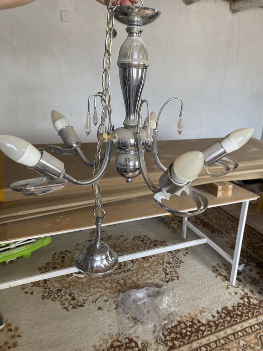 Тез арада арзан бағада екі люстра сатылады