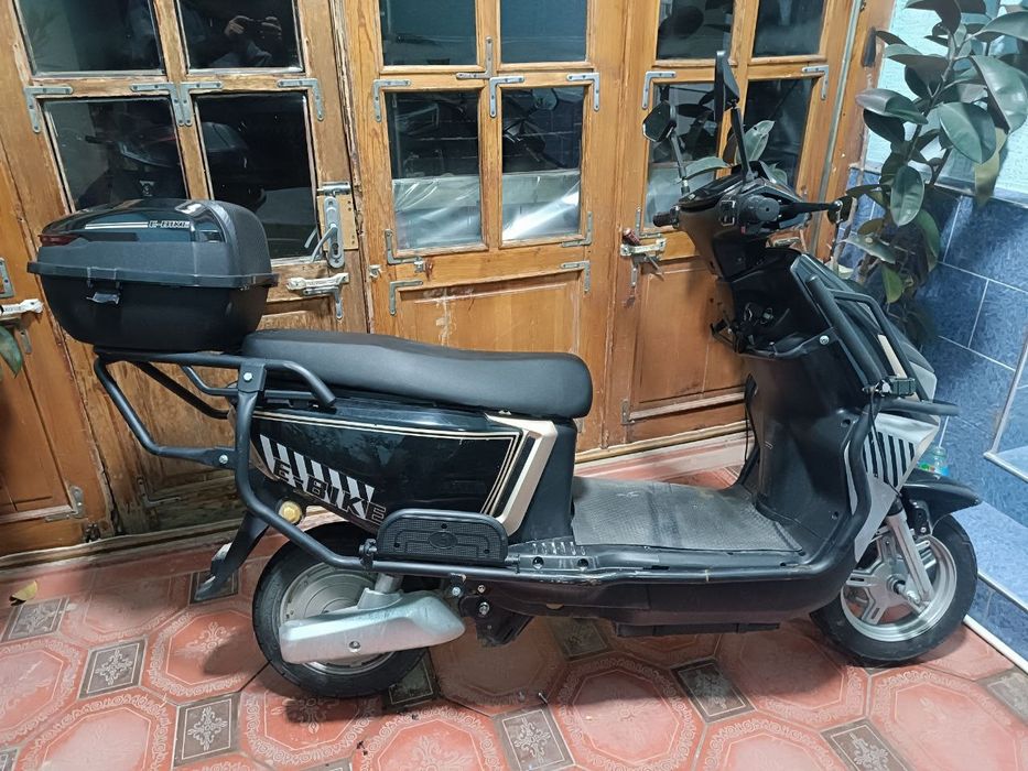 Электроскутер 72в 20а состояния отличный задний скорость есть