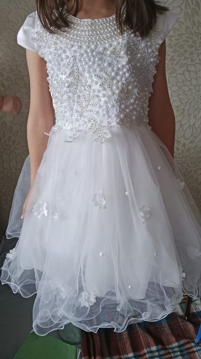 Платье для девочки 5-6 лет.Красивое.