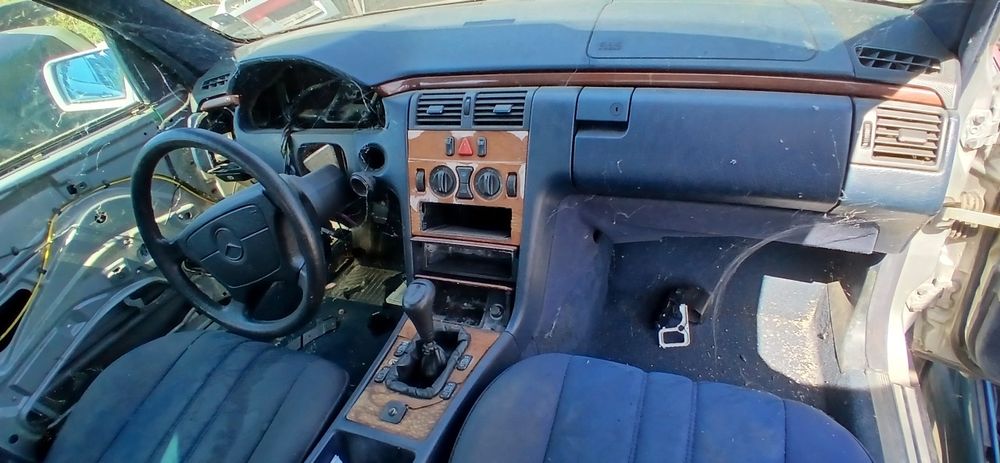 Mercedes e220d  1998