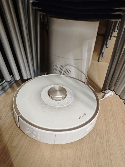 Продавам прахосмукачка робот