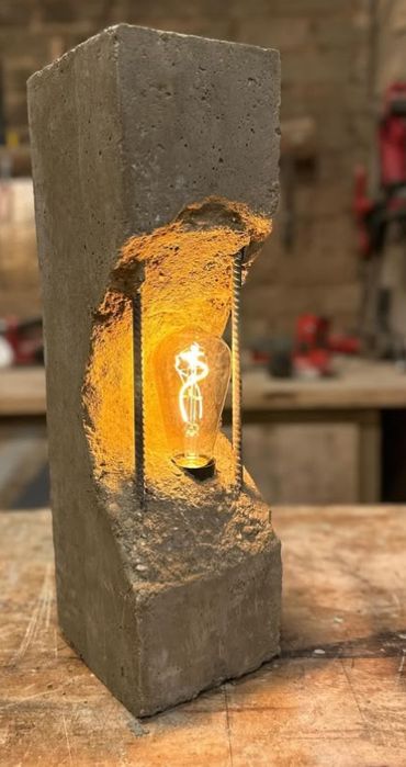Ornament din beton cu lampa