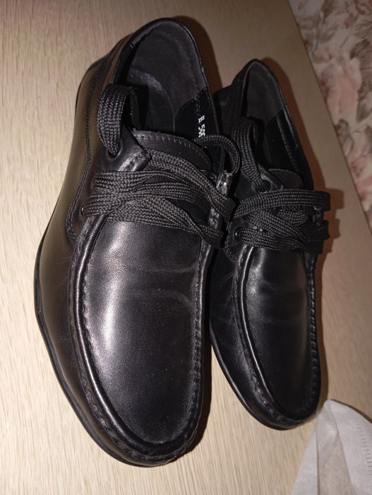 Продам туфли на мальчика