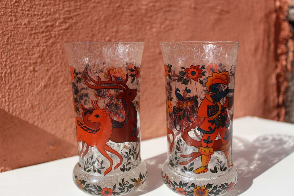 Set 2 pahare sticla pictata, VANATOR / PADURAR, Bavaria, cca 1970