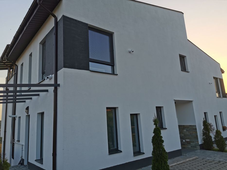 PERSOANA FIZICA  inchirez casa parte din duplex zona Borhanci Cluj N