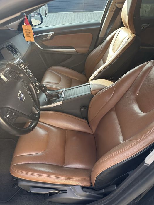 Volvo S60 2L 163CP ǐntretinuta, revizii la timp, piele