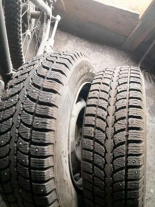 Продам зимние колеса с дисками 2 штуки.