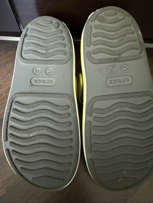 Сандали Crocs и боси обувки за деца