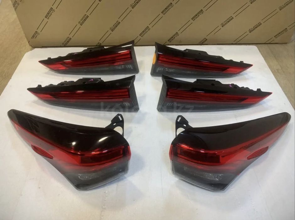 Фонарь Toyota Хайландер Оригинал