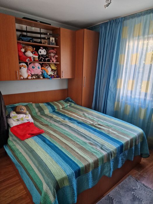 Vand apartament 3 camere, in zona Rovine