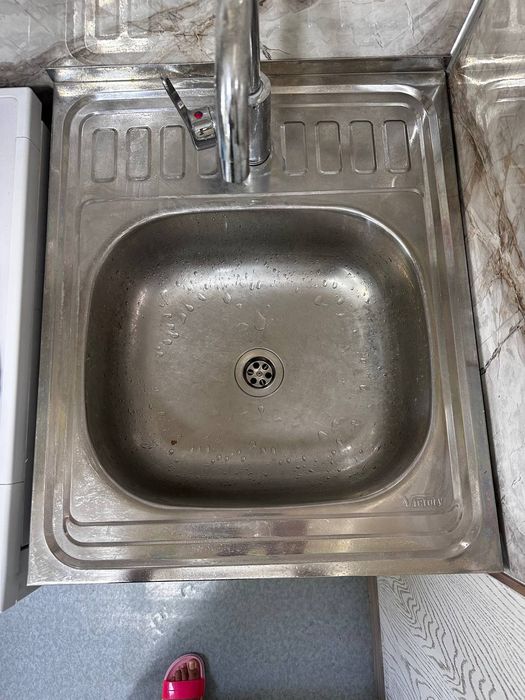 раковина со смесителем