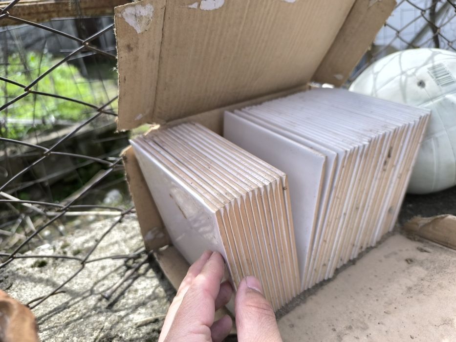 Бели керамични плочки