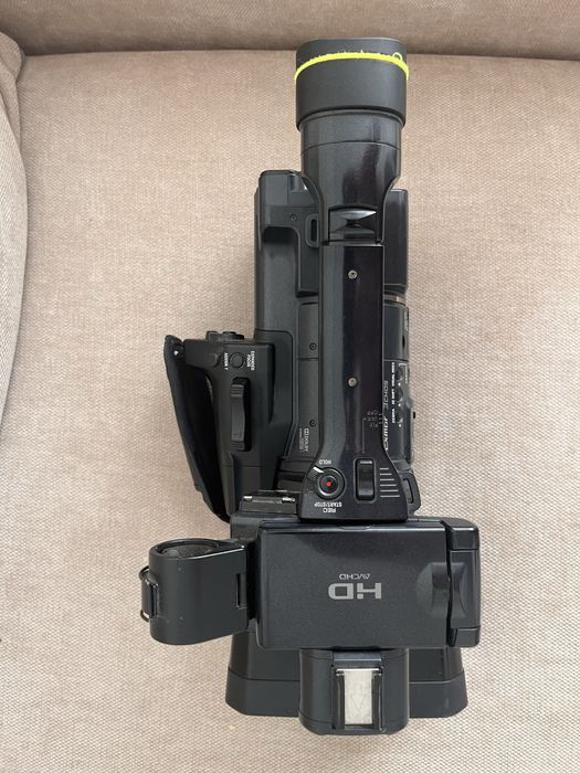 Видеокамера Sony AX2000