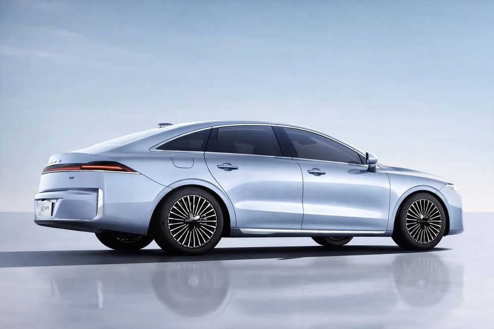 Roewe M7 naxtga nasiyaga