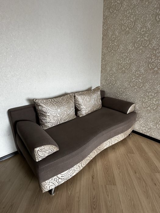 Продам срочно диван