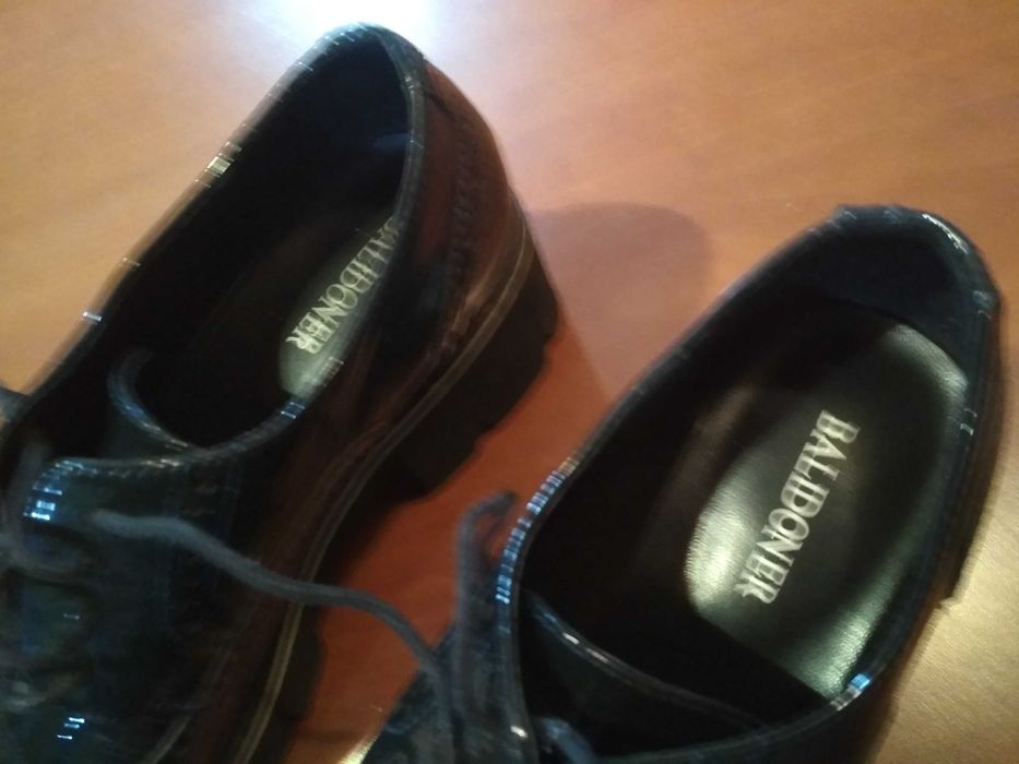 Продам ботильоны новые оригинал 38-39р