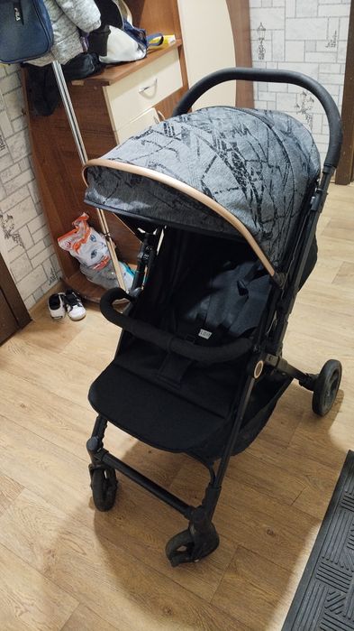 Продам прогулочную коляску