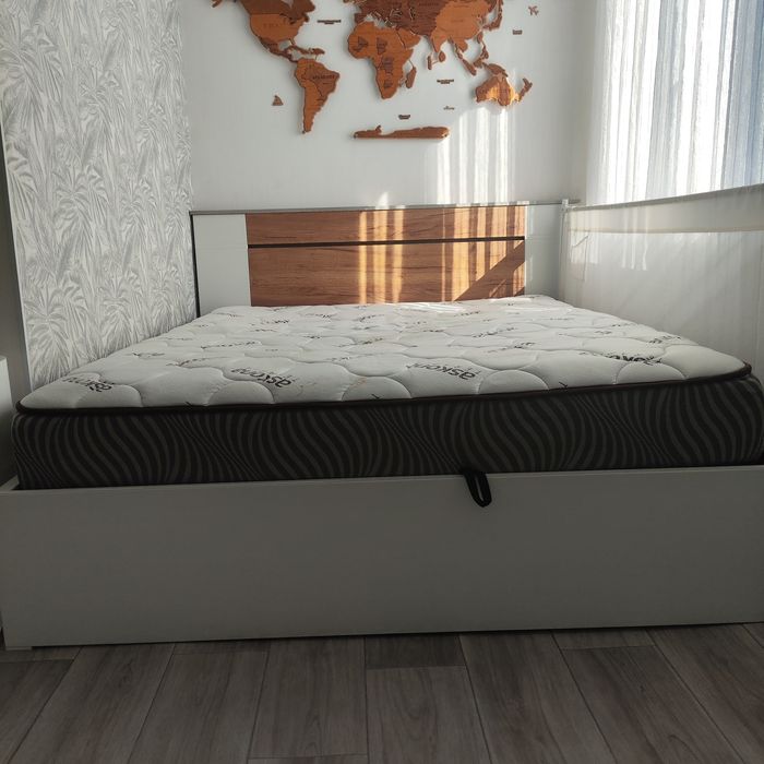 Продам двуспальную кровать+матрас